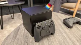 Steam-Machine-and-Controller.webp Steam-Machine-and-Controller.webp