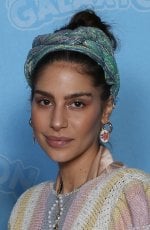Nadia_Hilker_Photo_Op_GalaxyCon_Richmond_2020.jpg