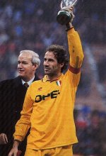 Franco_Baresi_-_Milan_-_Supercoppa_UEFA_1994.jpg